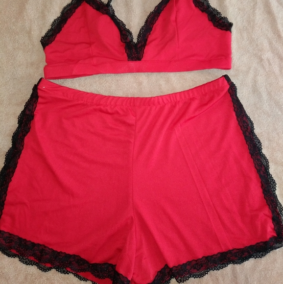 Satin lounge wear short set - Picture 3 of 3